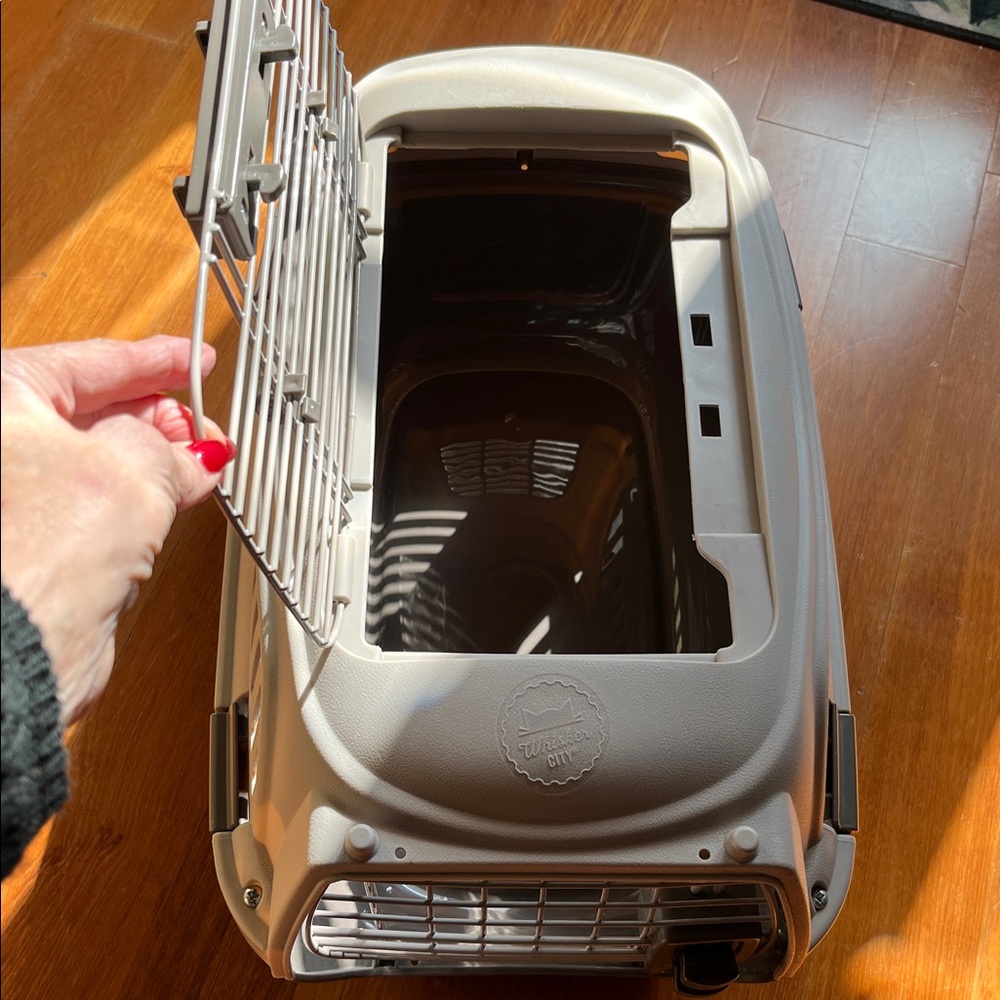Whisker City Pet Carrier - Picture 3 of 8